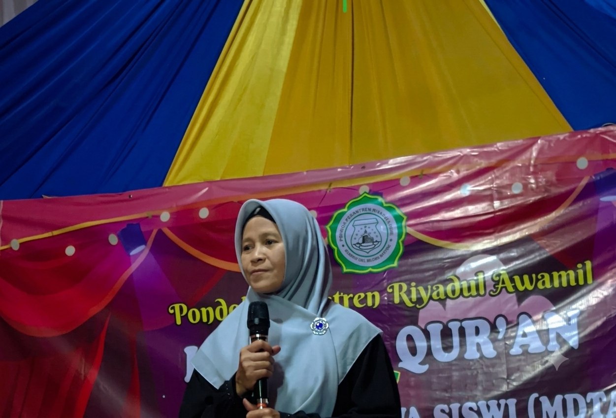 HJ. Enong Nahdiyah – Pendiri Madrasah Riyadul Awamil