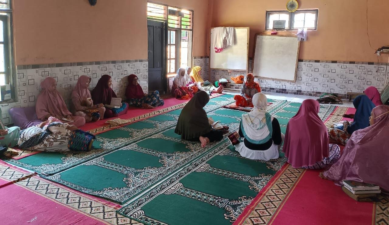 Umi Hj. Enong Nahdliyah – Pengasuh Majelis Ta'lim Al-Furqon